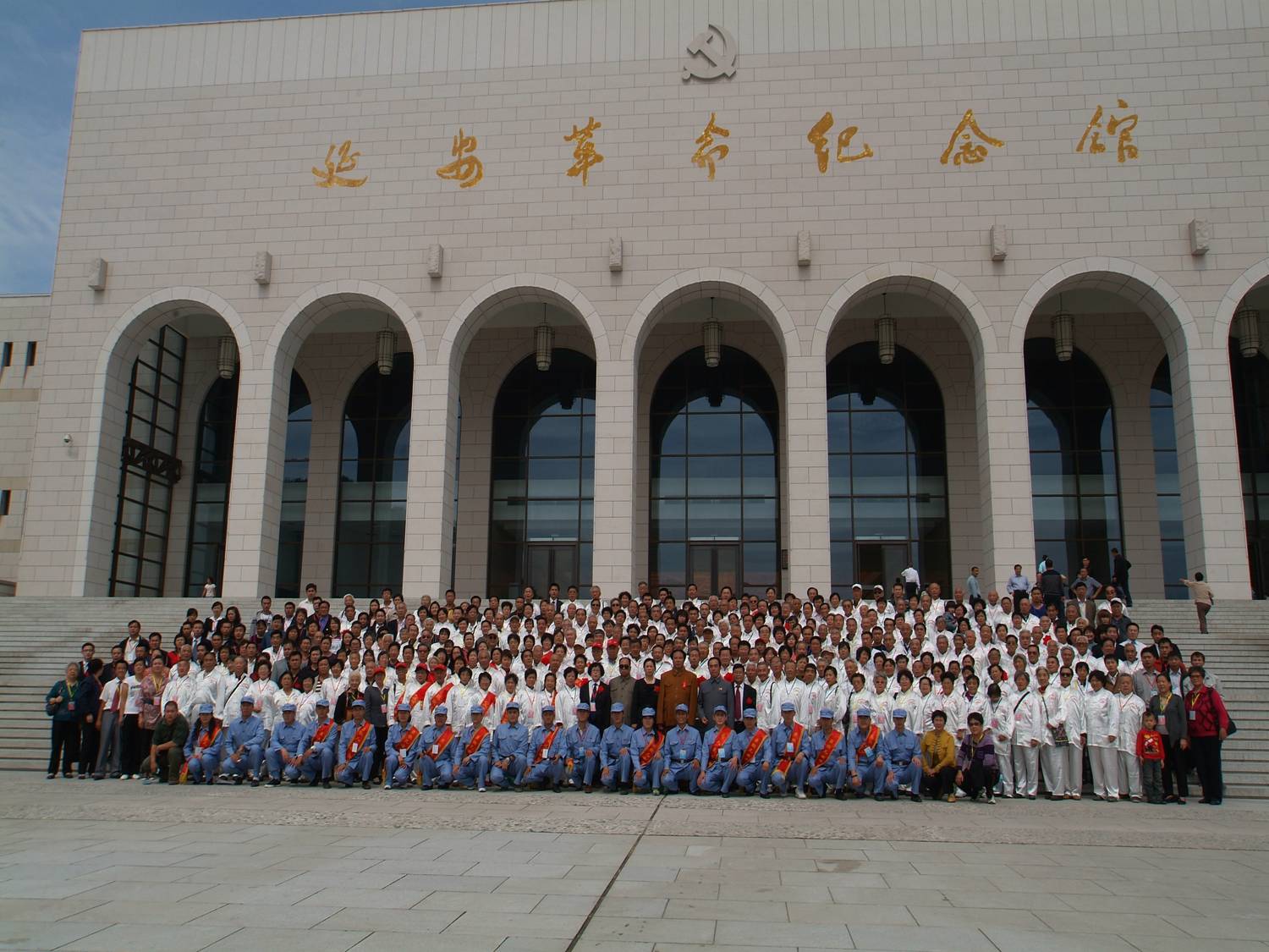 精彩合影-2009年“健中華  再圖騰”延安攬勝活動合影
